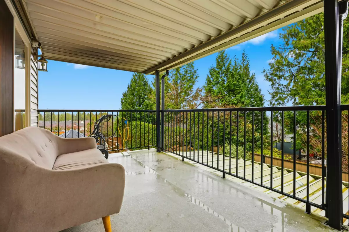 Kitchen Island Photo of 23662 Boulder Place, Maple Ridge, BC