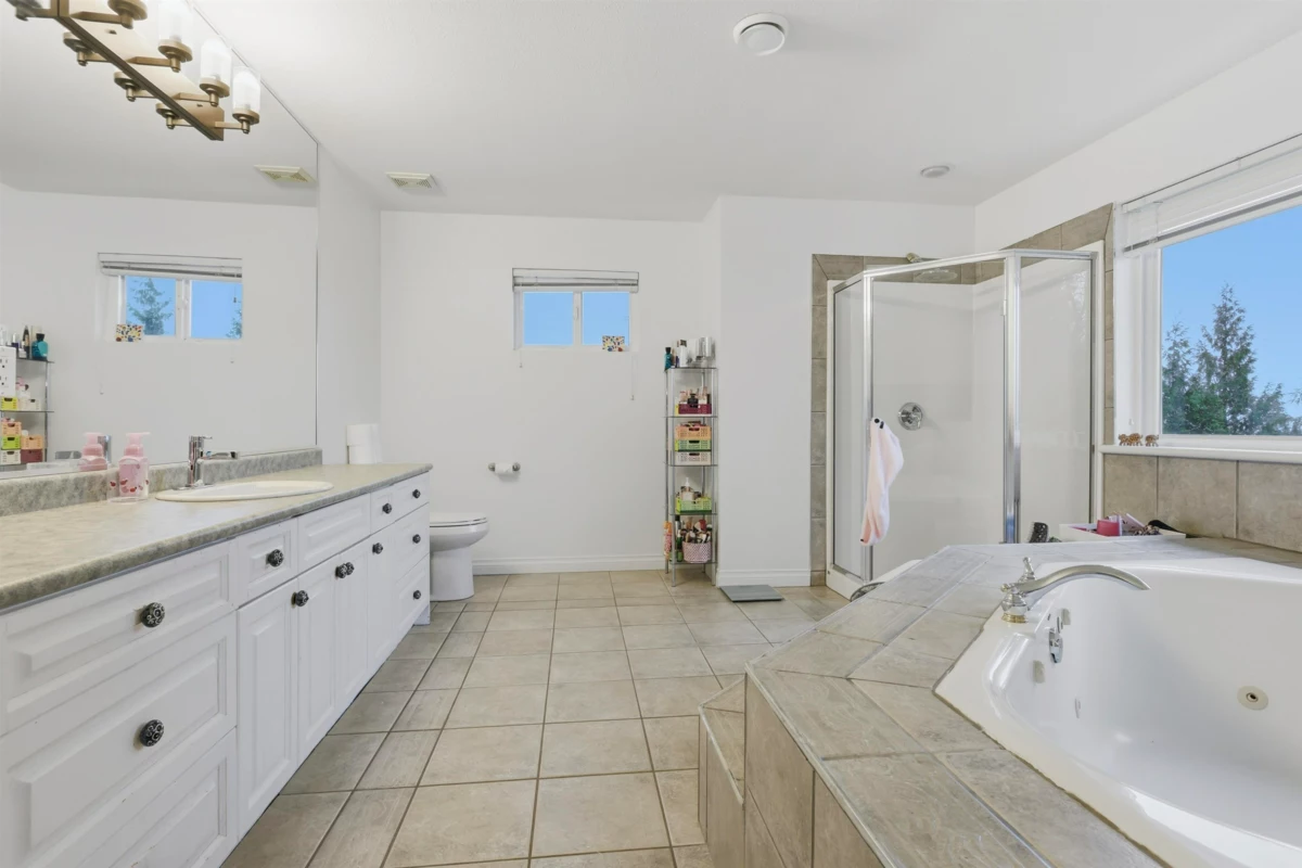 Swimming Pool Photo of 23662 Boulder Place, Maple Ridge, BC