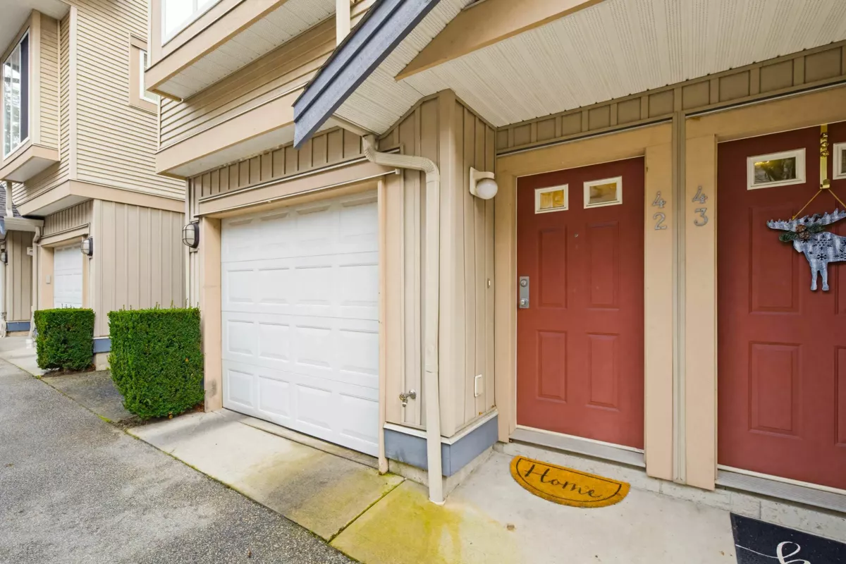 Dining Area Photo of 42 5839 Panorama Drive, Surrey, BC