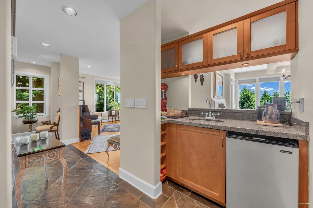 Basement Recreation Room Photo of 574 St. Andrews Place, West Vancouver, BC