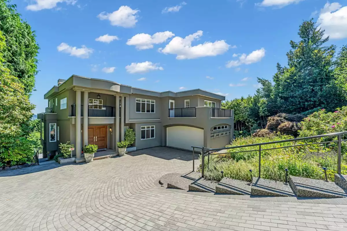 Community Amenities Photo (Clubhouse) of 574 St. Andrews Place, West Vancouver, BC