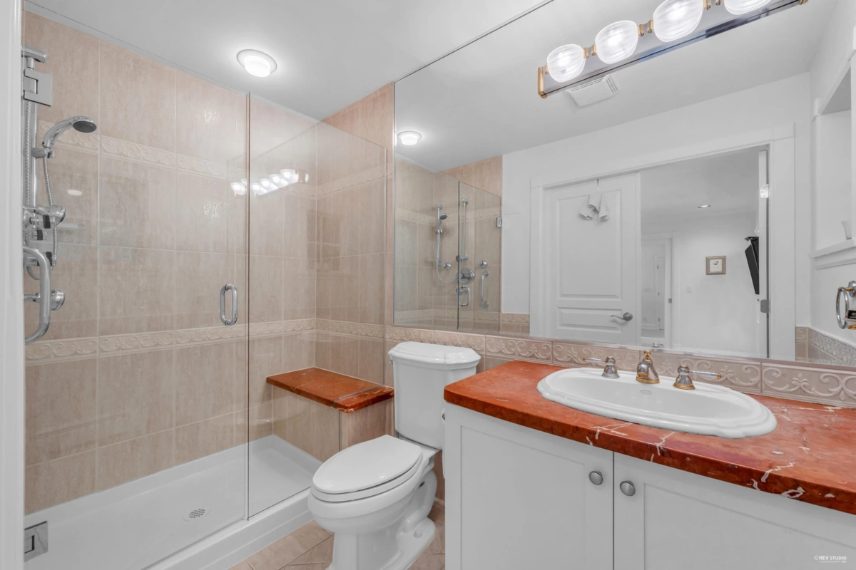 Entry Foyer Photo of 574 St. Andrews Place, West Vancouver, BC