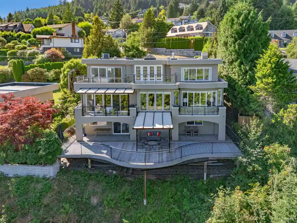 Fitness Center Photo Near 574 St. Andrews Place, West Vancouver, BC