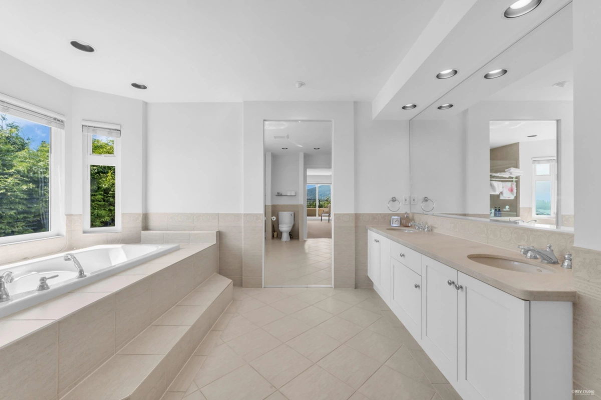 Garage Interior Photo of 574 St. Andrews Place, West Vancouver, BC