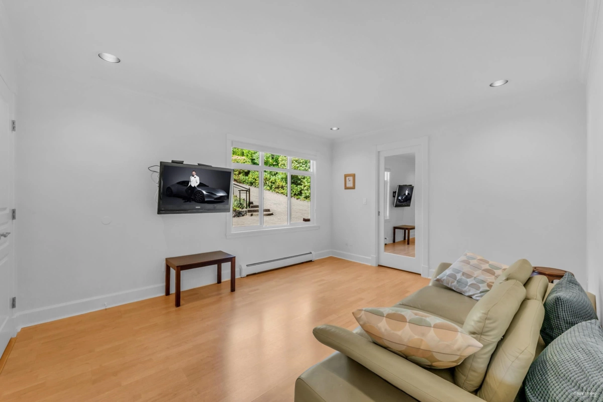 Mudroom Photo of 574 St. Andrews Place, West Vancouver, BC