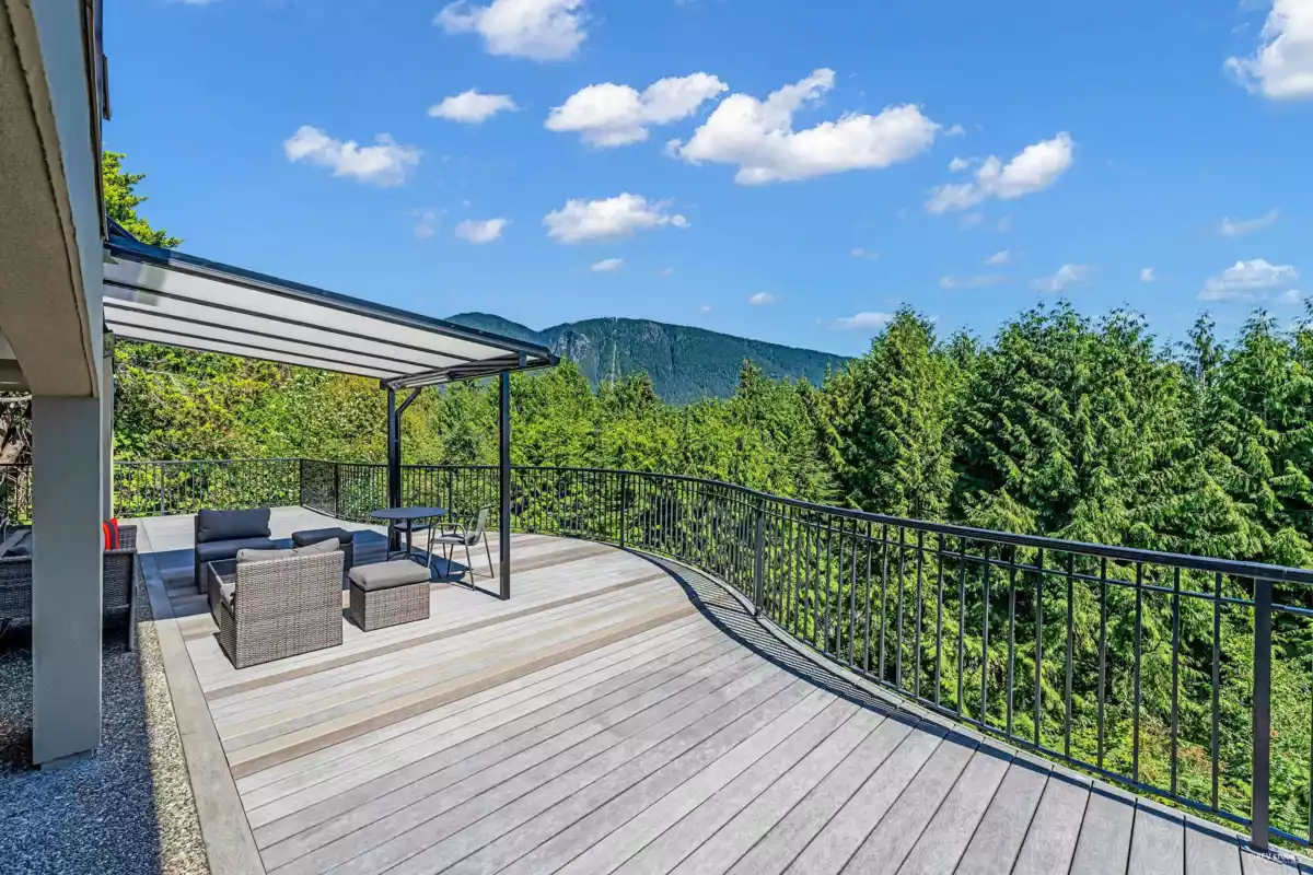 Neighborhood Park Photo Near 574 St. Andrews Place, West Vancouver, BC