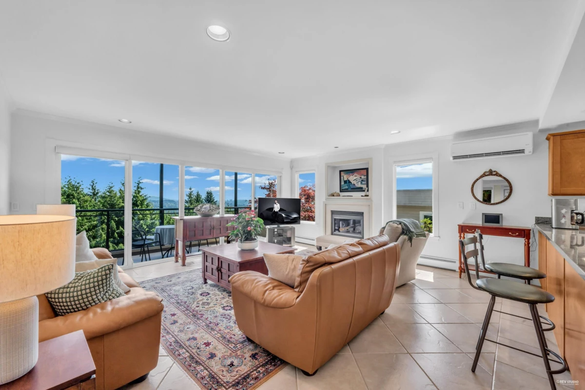 Office / Den Photo of 574 St. Andrews Place, West Vancouver, BC