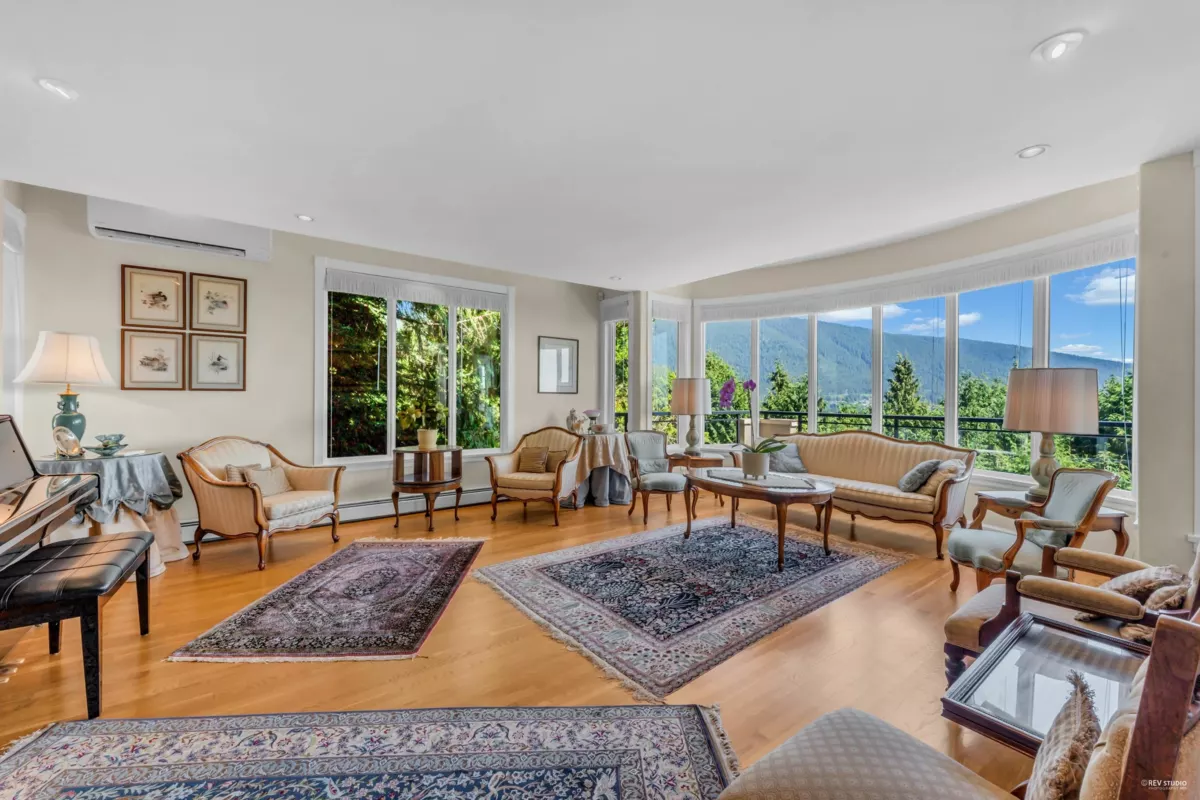 Pantry Photo of 574 St. Andrews Place, West Vancouver, BC