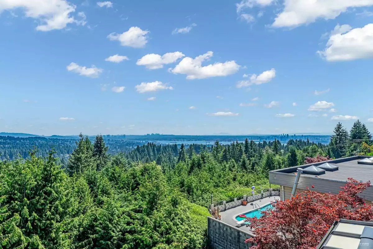 Playground / Recreational Area Near 574 St. Andrews Place, West Vancouver, BC