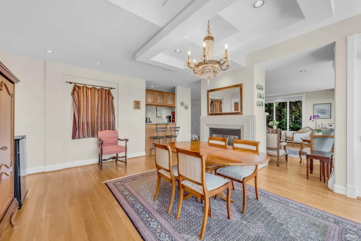Primary Bathroom Photo of 574 St. Andrews Place, West Vancouver, BC