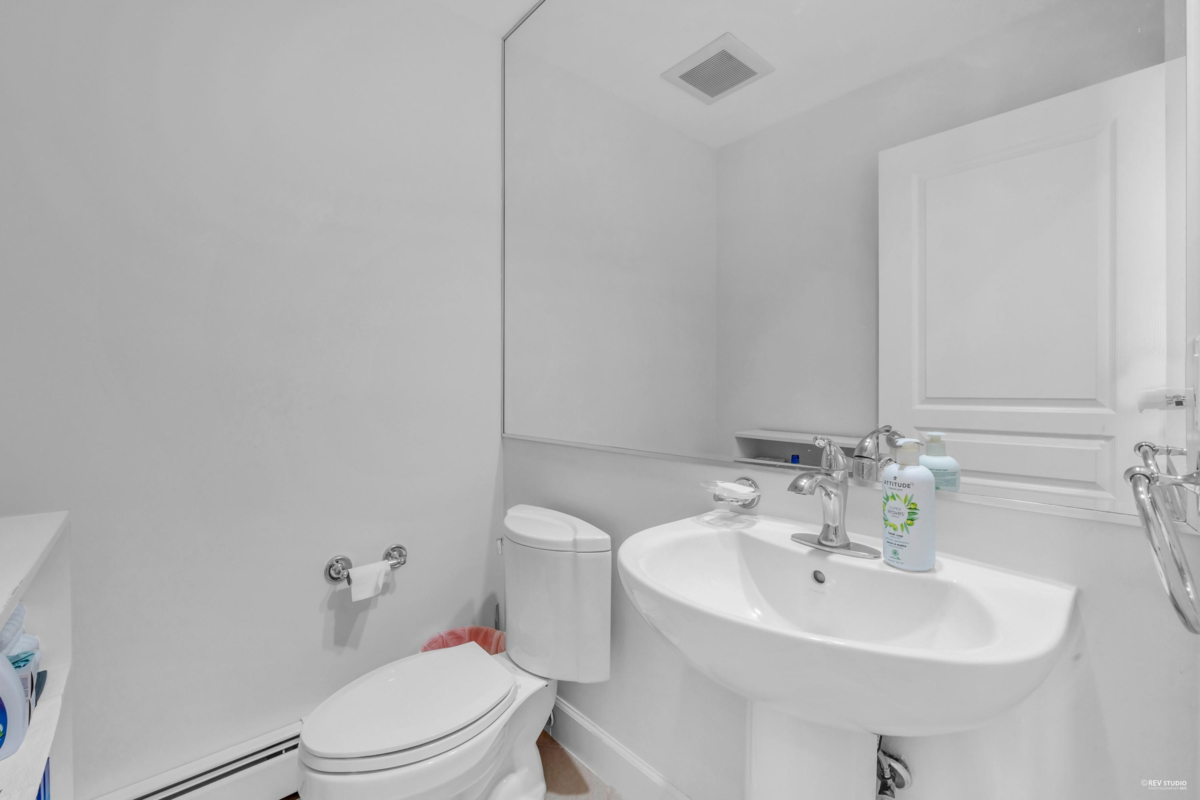 Swimming Pool Photo of 574 St. Andrews Place, West Vancouver, BC