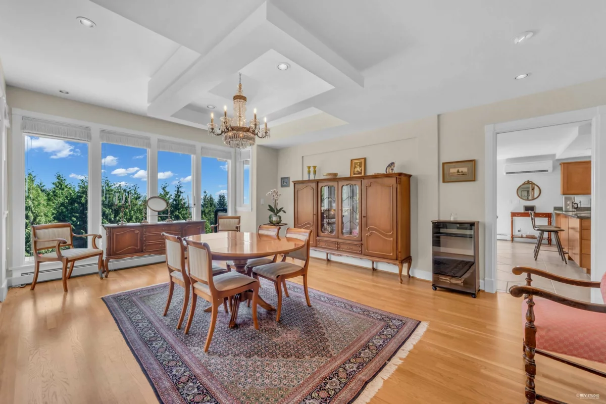 Walk-In Closet Photo of 574 St. Andrews Place, West Vancouver, BC