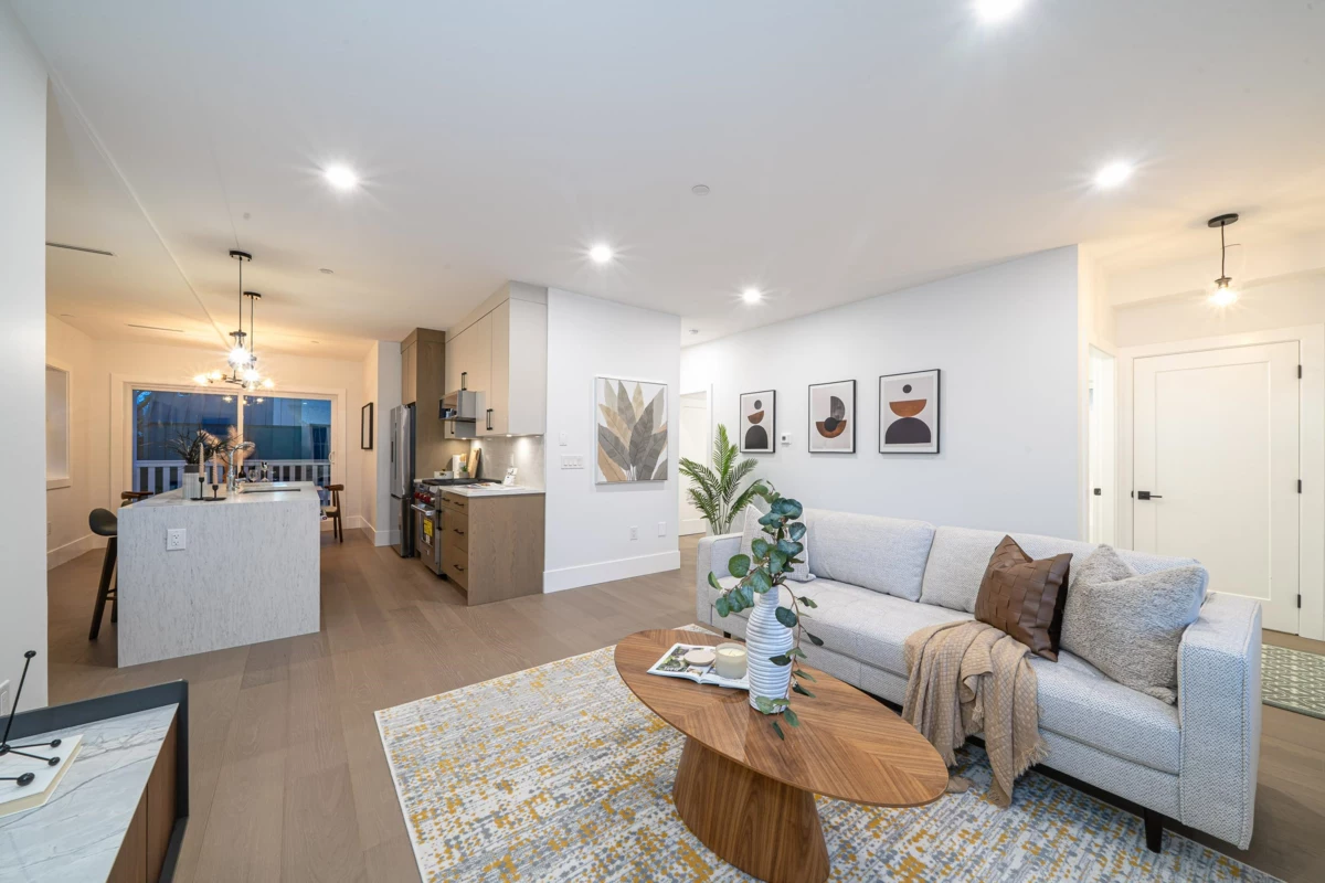 Dining Area Photo of 2735 W 8th Avenue, Vancouver, BC