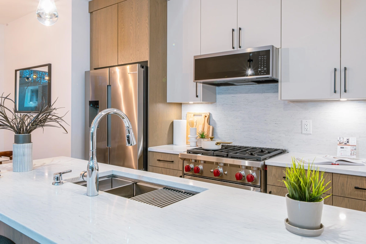 Kitchen Island Photo of 2735 W 8th Avenue, Vancouver, BC