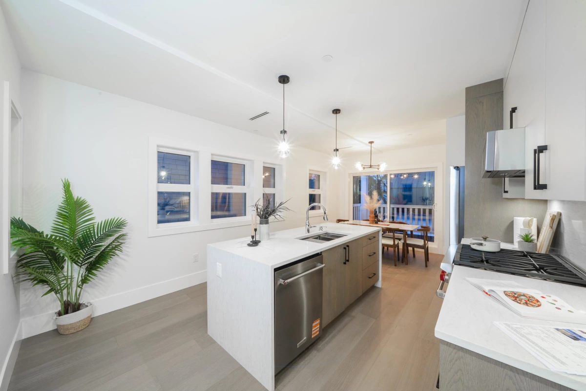 Kitchen Photo of 2735 W 8th Avenue, Vancouver, BC