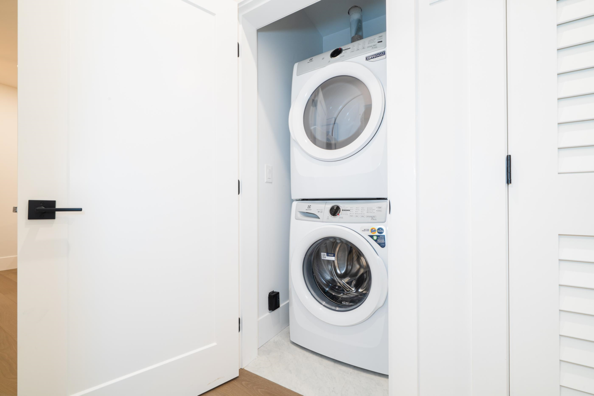 Outdoor Patio Photo of 2735 W 8th Avenue, Vancouver, BC