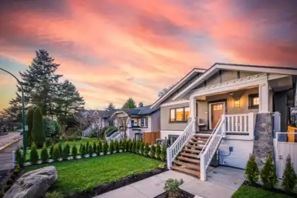 2735 W 8th Avenue, Vancouver, BC, Point Grey — 3 bed half duplex for sale