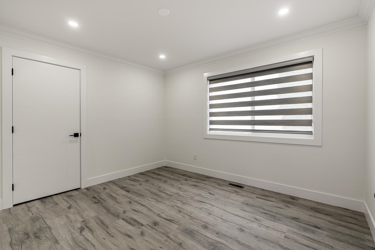 Entry Foyer Photo of 15738 97 Avenue, Surrey, BC