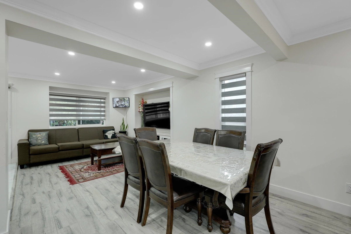 Kitchen Photo of 15738 97 Avenue, Surrey, BC