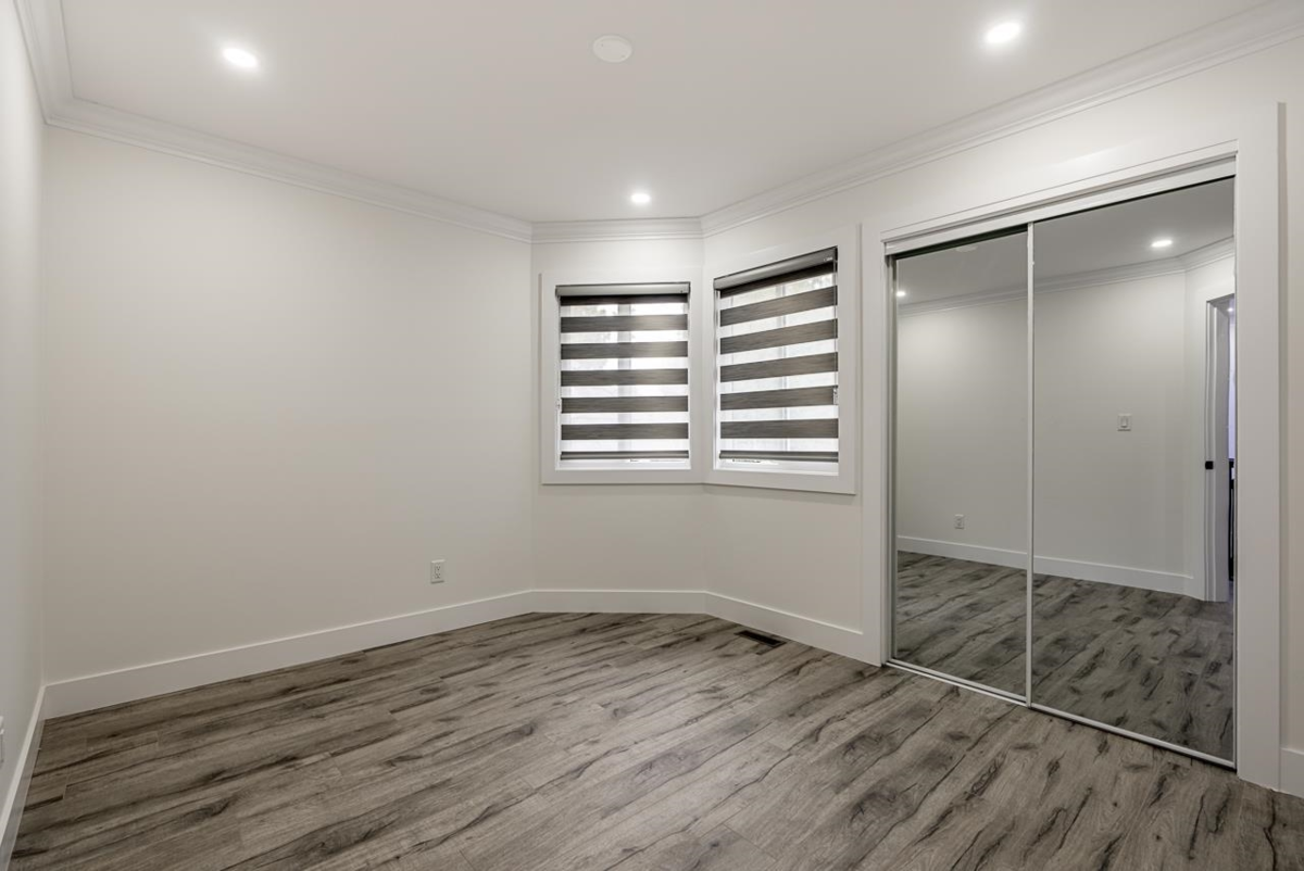 Mudroom Photo of 15738 97 Avenue, Surrey, BC