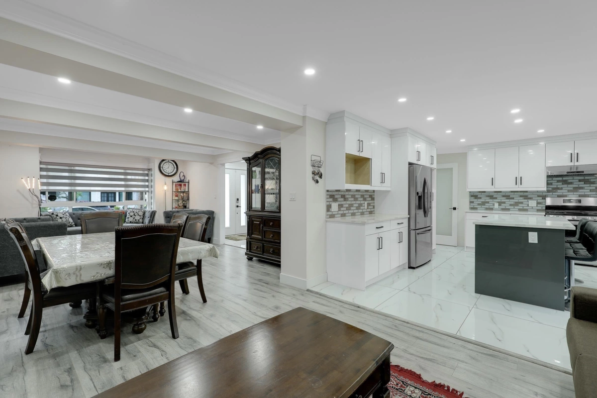 Primary Bathroom Photo of 15738 97 Avenue, Surrey, BC