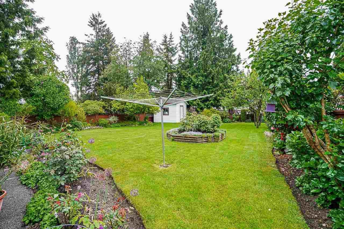 Swimming Pool Photo of 15738 97 Avenue, Surrey, BC