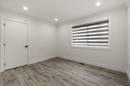 Entry Foyer Photo of 15738 97 Avenue, Surrey, BC