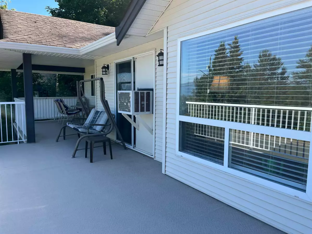 Kitchen Island Photo of 5800 Jinkerson Road, Chilliwack, BC