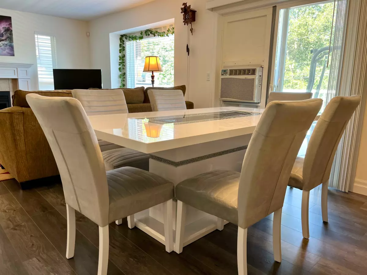 Primary Bedroom Photo of 5800 Jinkerson Road, Chilliwack, BC