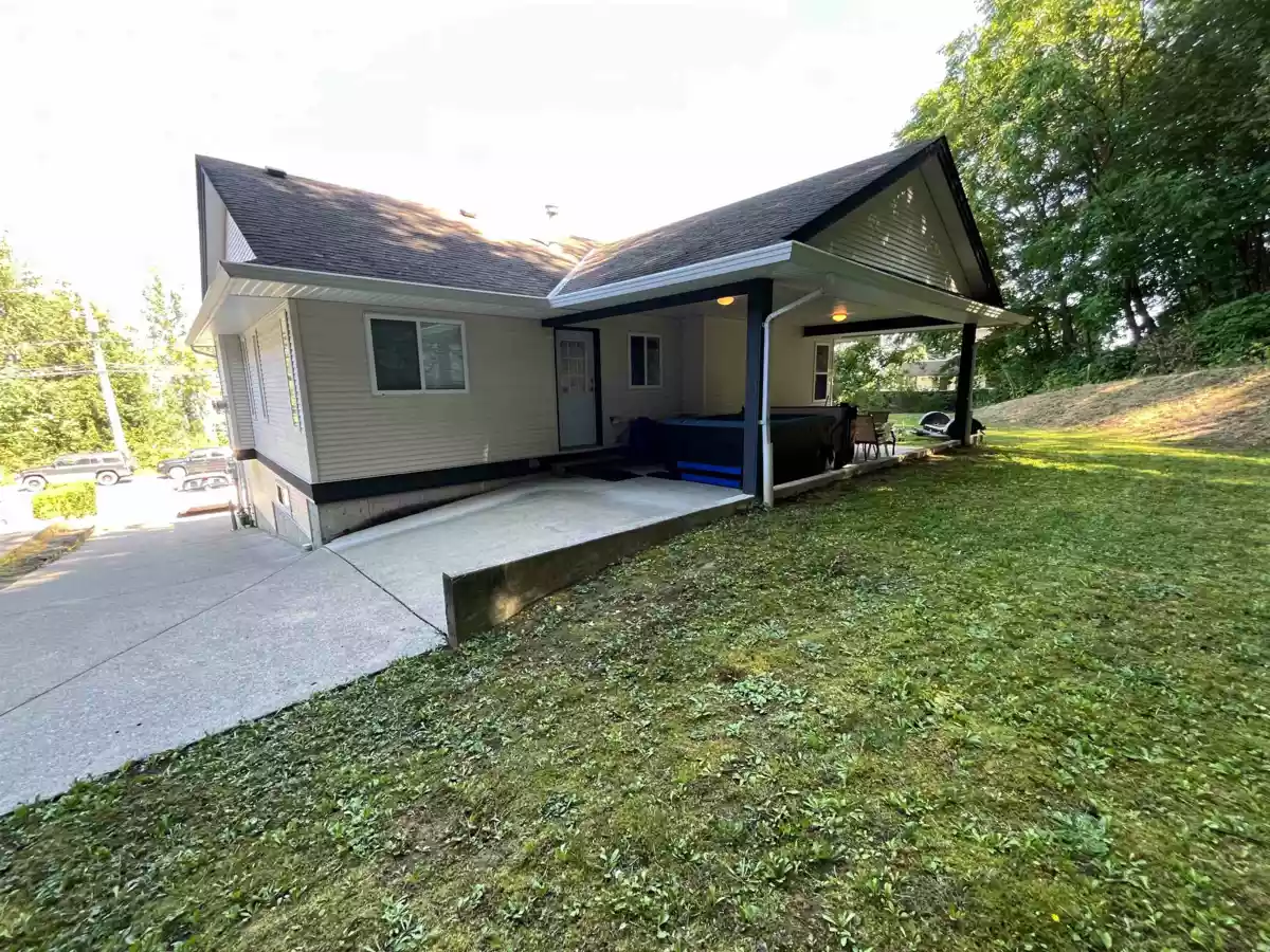 Staircase Photo of 5800 Jinkerson Road, Chilliwack, BC