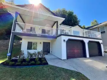 5800 Jinkerson Road, Chilliwack, BC, Promontory — 4 bed single family residence for sale