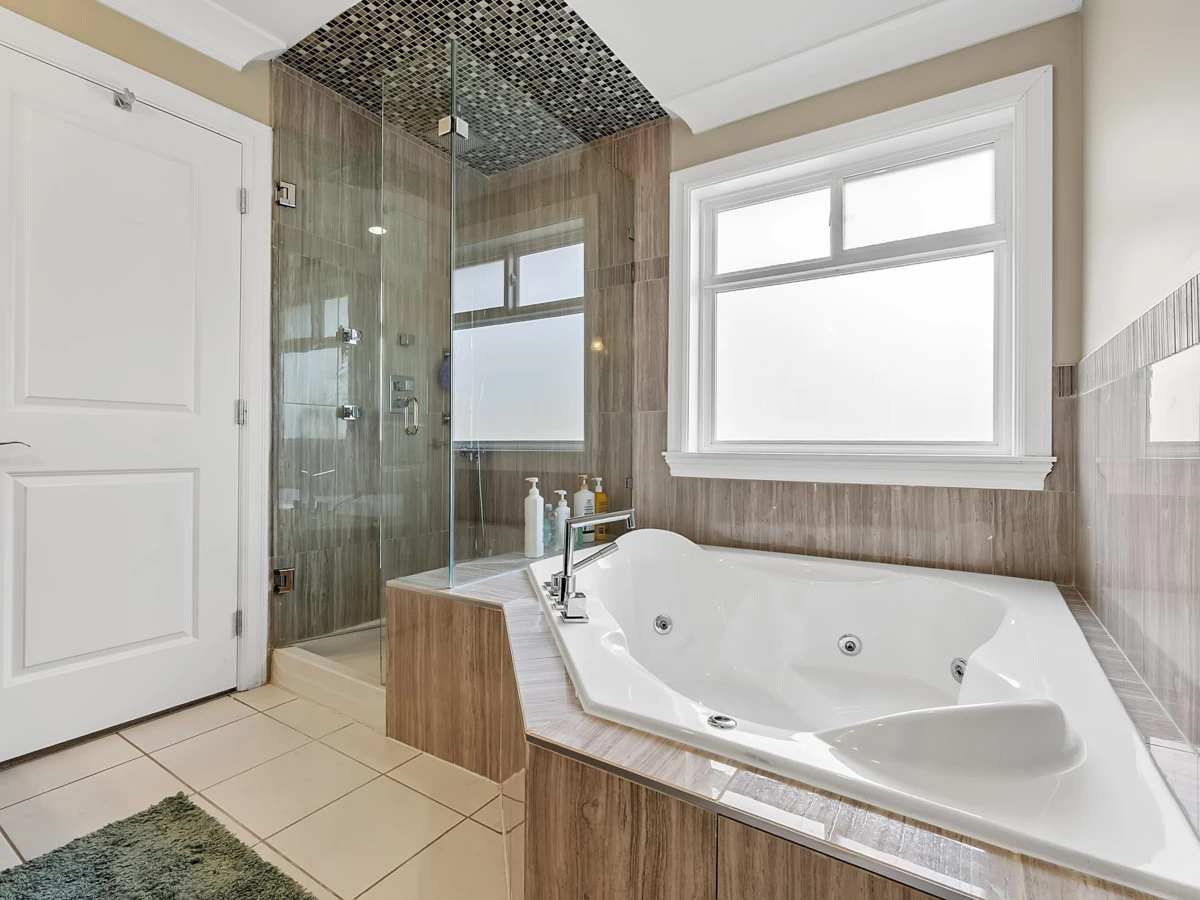 Basement Recreation Room Photo of 11585 94 Avenue, Delta, BC