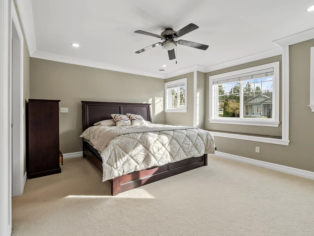 Entry Foyer Photo of 11585 94 Avenue, Delta, BC