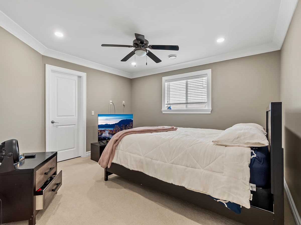 Laundry Room Photo of 11585 94 Avenue, Delta, BC