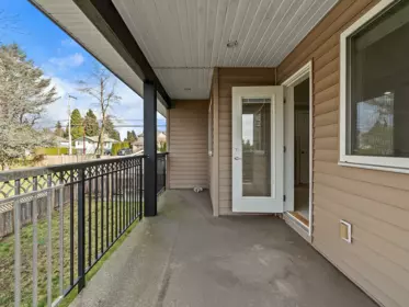 Staircase Photo of 11585 94 Avenue, Delta, BC