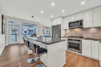 404 2632 Library Lane, North Vancouver, BC