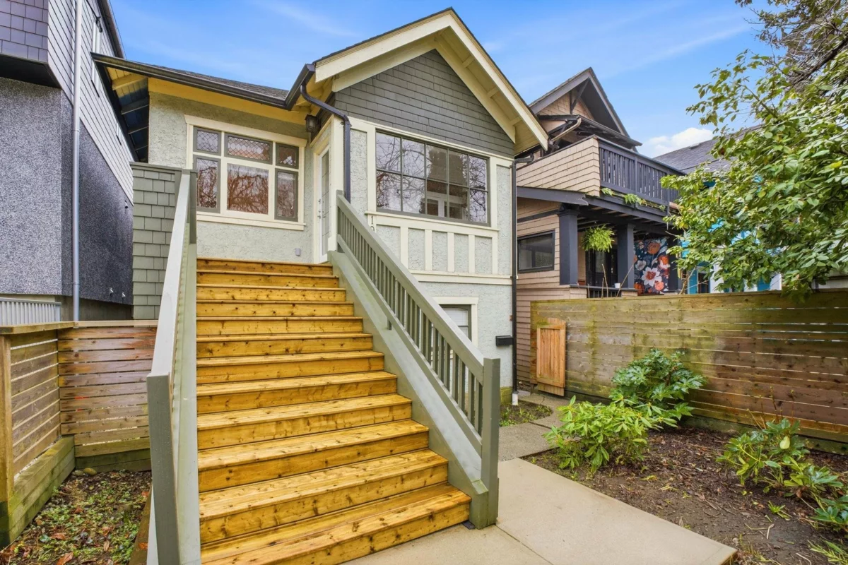 Exterior Front Photo of 1944 Charles Street, Vancouver, BC