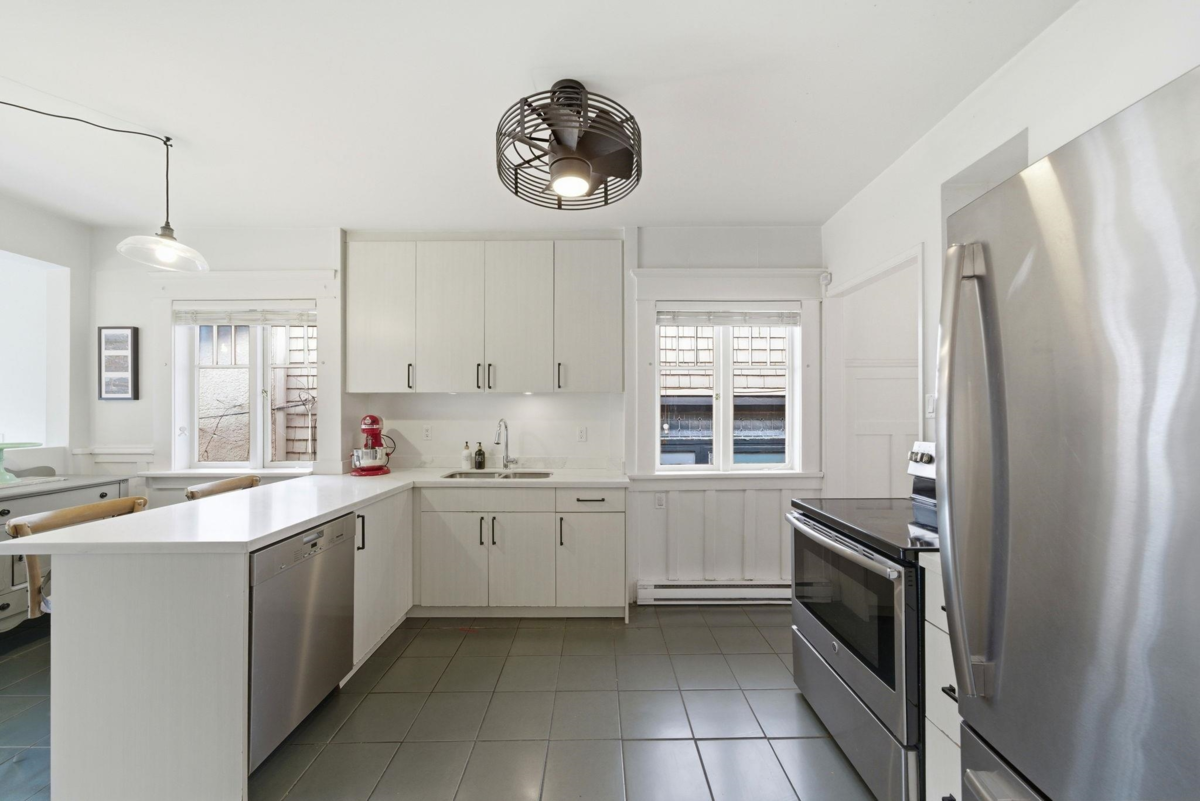 Kitchen Island Photo of 1944 Charles Street, Vancouver, BC