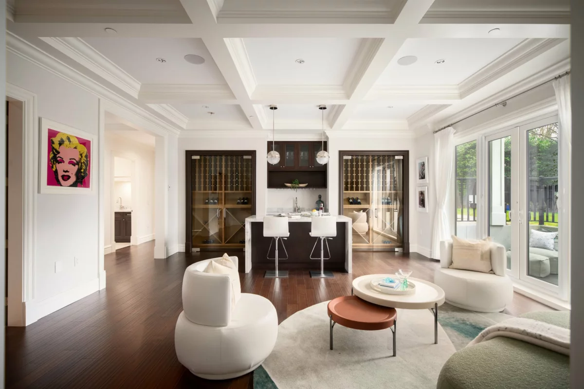 Front Yard Photo of 3955 W Broadway, Vancouver, BC