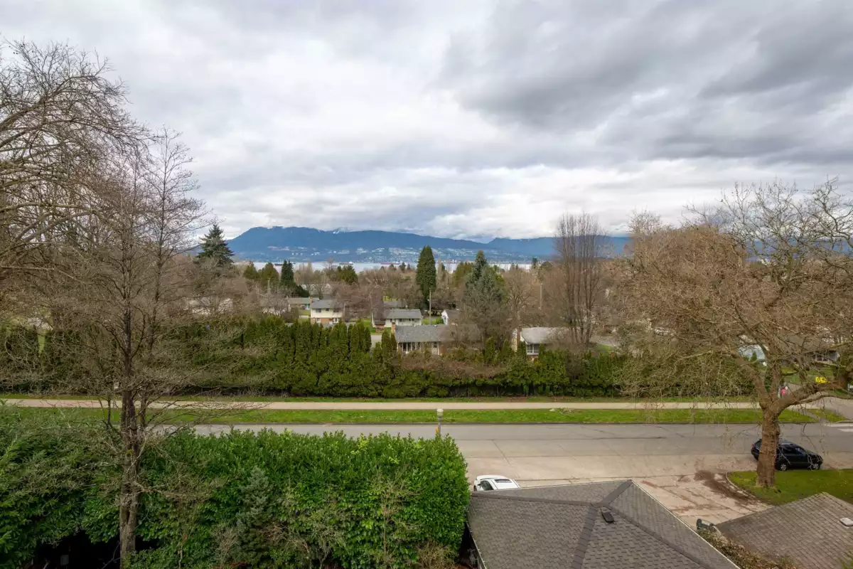 Hot Tub / Spa Photo of 3955 W Broadway, Vancouver, BC