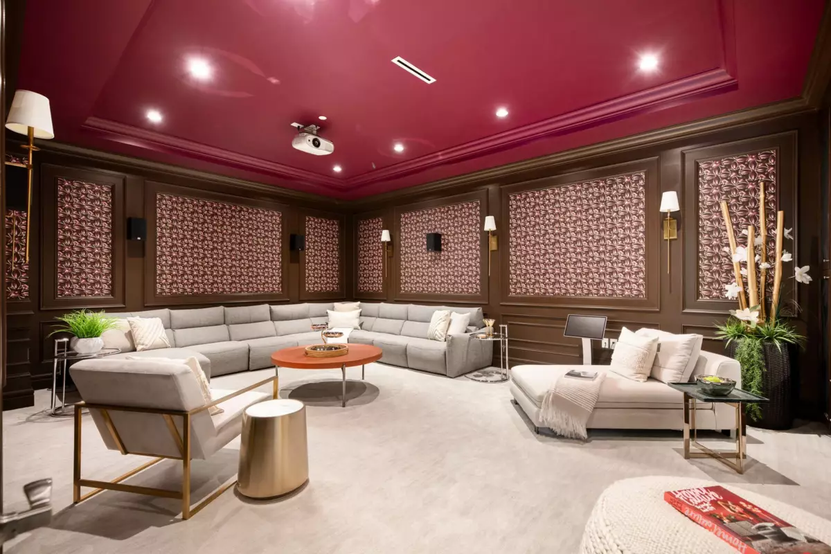 Staircase Photo of 3955 W Broadway, Vancouver, BC