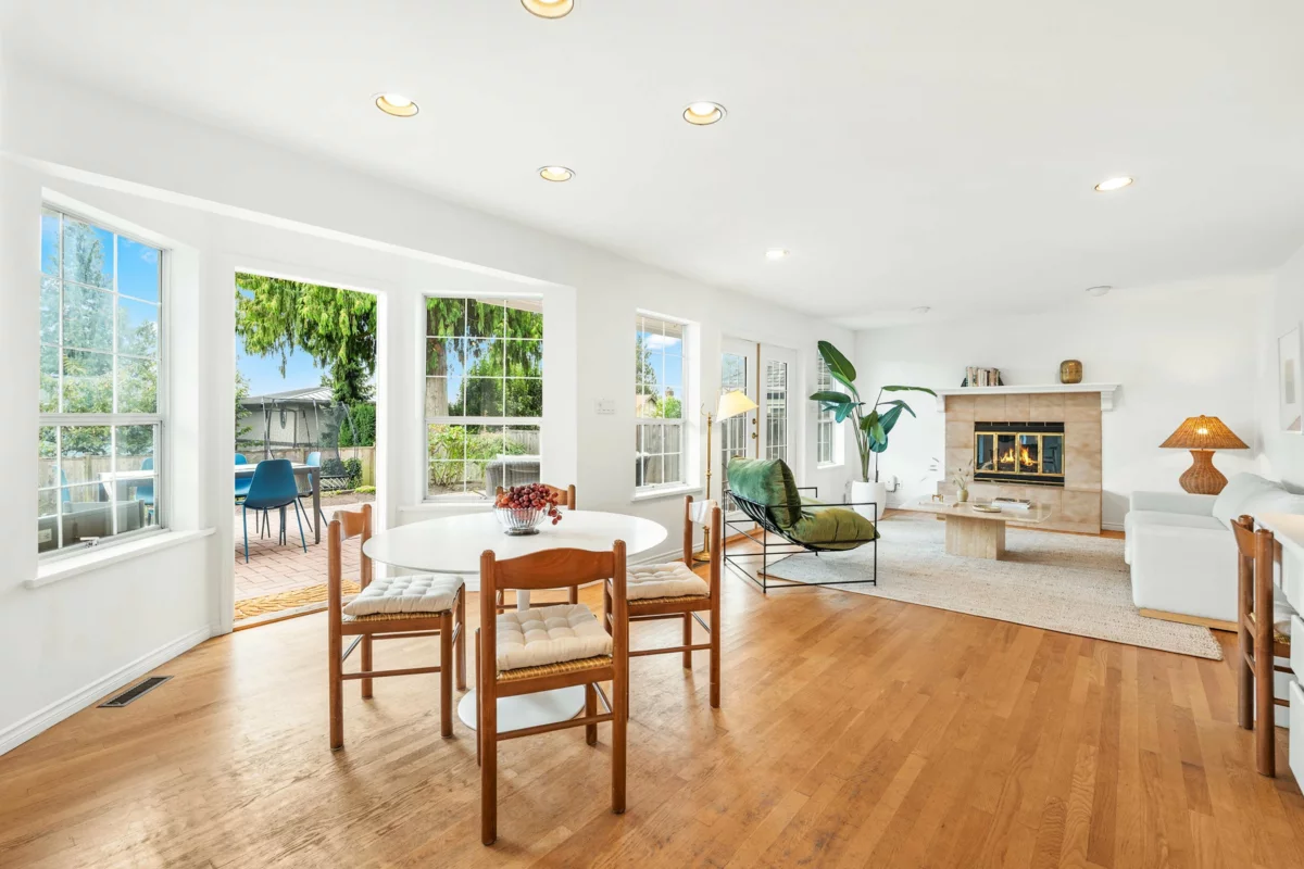Breakfast Nook Photo of 2372 Kings Avenue, West Vancouver, BC