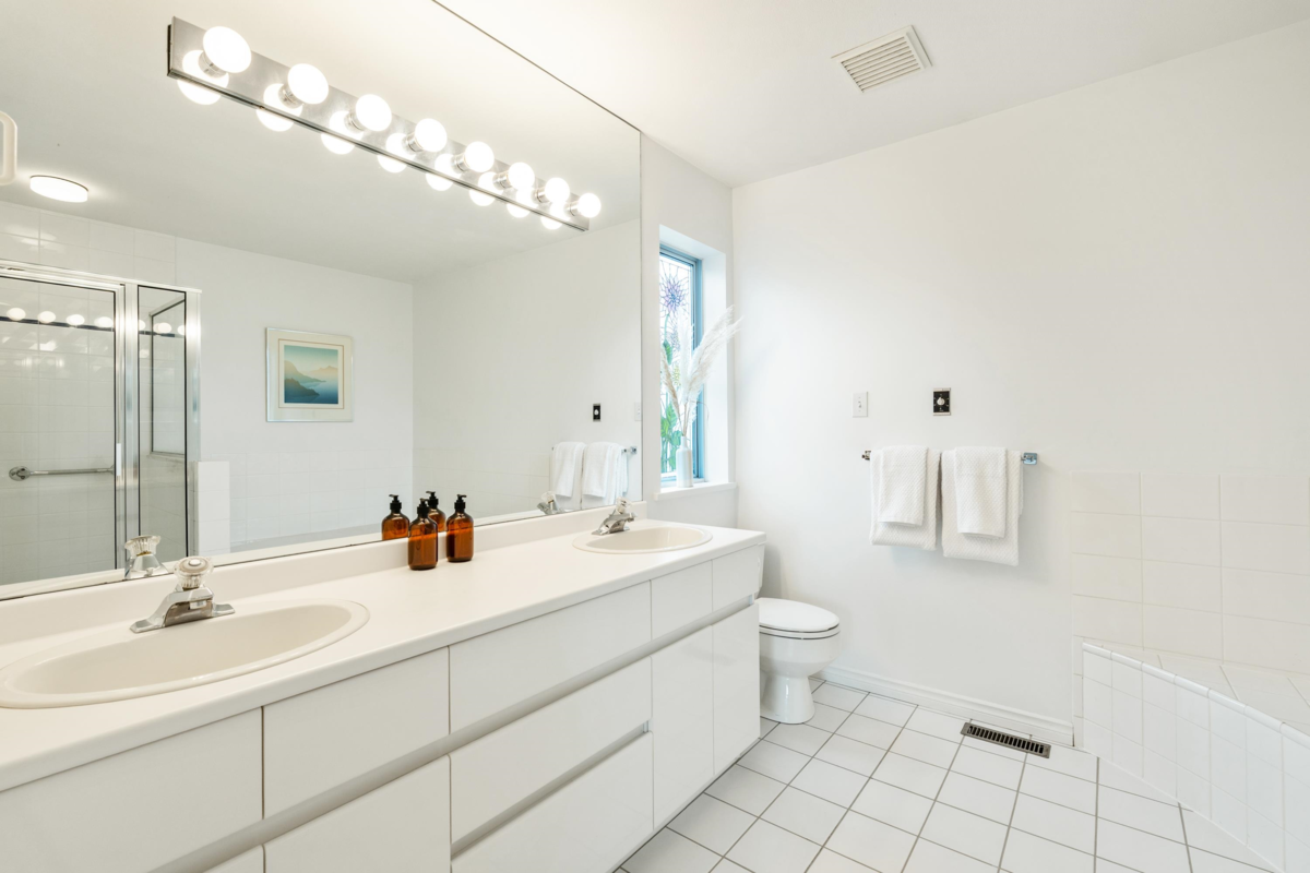 Mudroom Photo of 2372 Kings Avenue, West Vancouver, BC