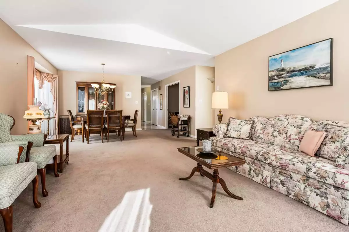 Entry Foyer Photo of 215 6001 Promontory Road, Chilliwack, BC