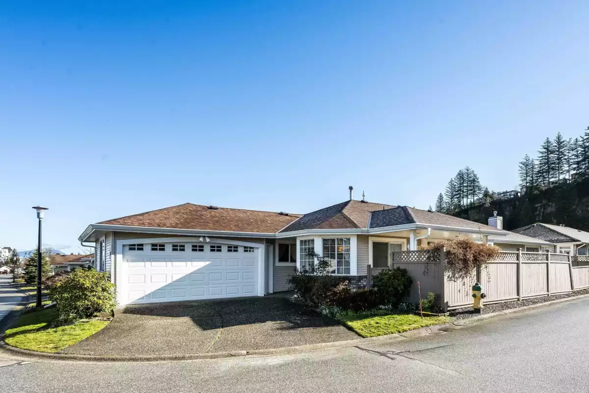 Kitchen Island Photo of 215 6001 Promontory Road, Chilliwack, BC