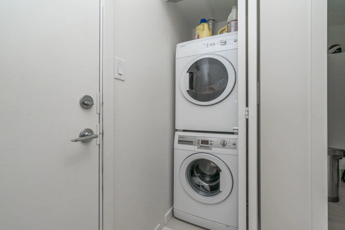 Walk-In Closet Photo of 1303 691 North Road, Coquitlam, BC