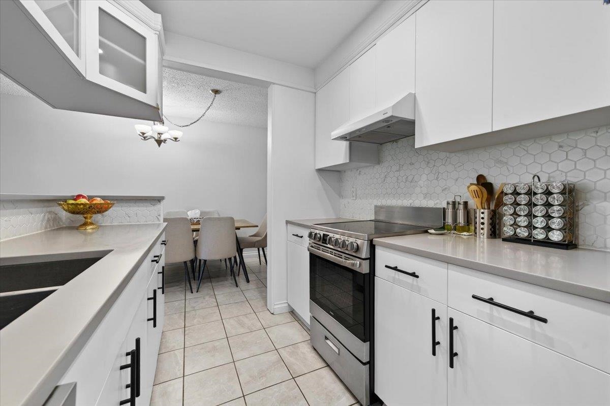 Breakfast Nook Photo of 118 200 Westhill Place, Port Moody, BC