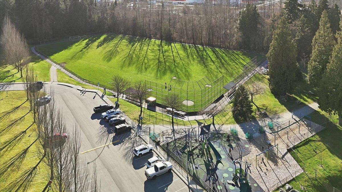 Front Yard Photo of 118 200 Westhill Place, Port Moody, BC