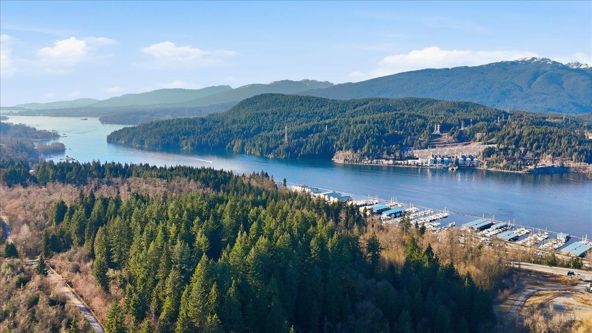 Hallway Photo of 118 200 Westhill Place, Port Moody, BC