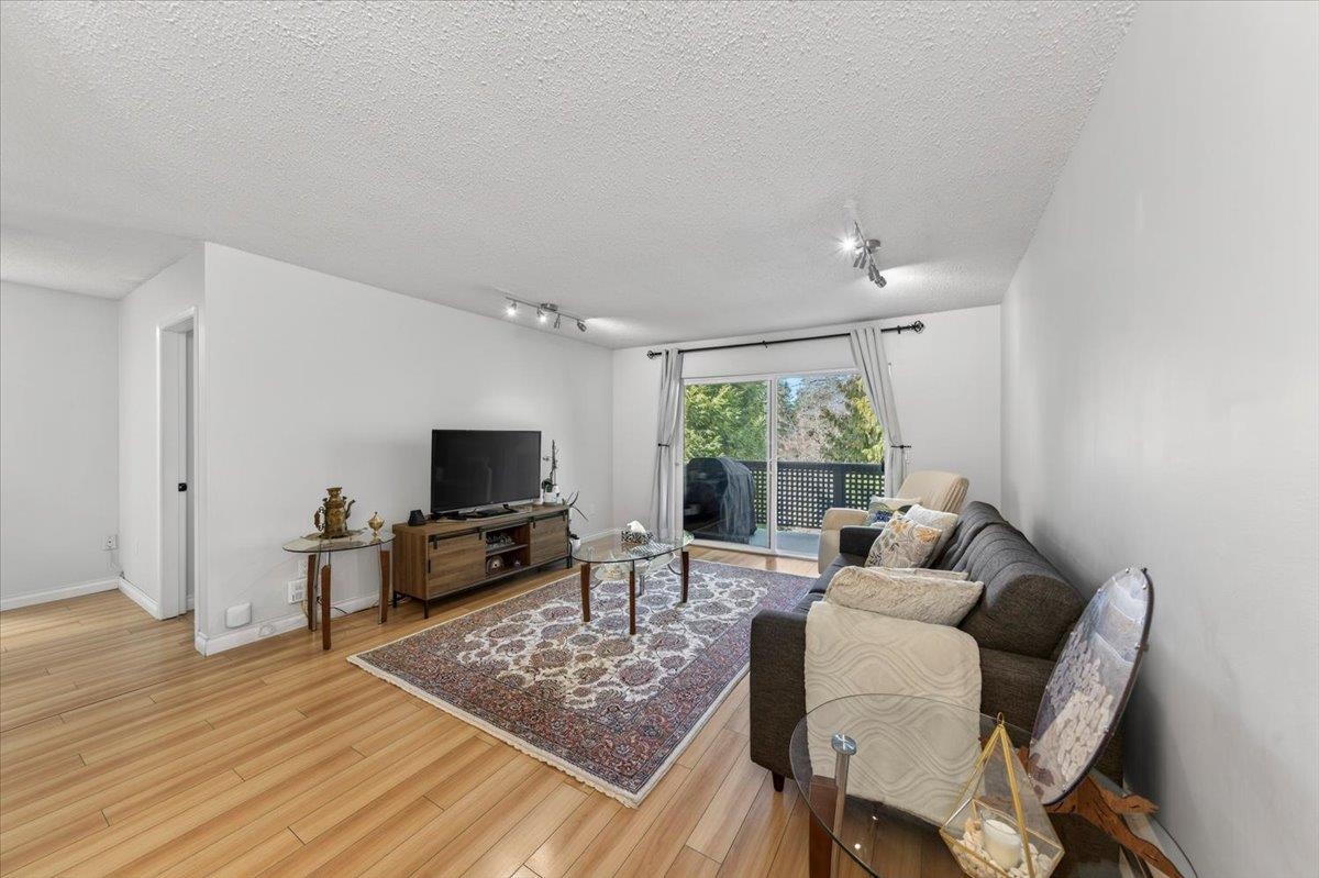 Living Room Photo of 118 200 Westhill Place, Port Moody, BC